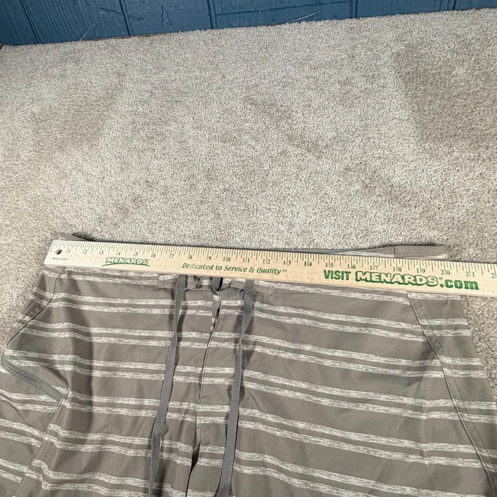 Under Armour Board Shorts Mens 40 Grey Striped HeatGear‎ Loose Fit Swim Trunks